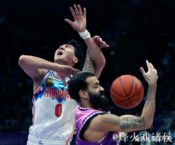 新疆男篮重建:核心球员调整,保留双外援,内线面临防守挑战 新疆男篮重建:核心球员调整,保留双外援,内线面临防守挑战